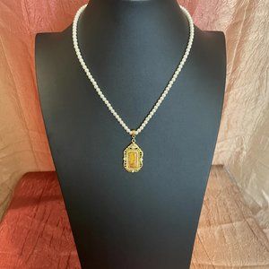 1928 COLL FAUX PEARL RHINESTONE ACRYLIC OVER CHERUB GOLD TONE PENDANT NECKLACE